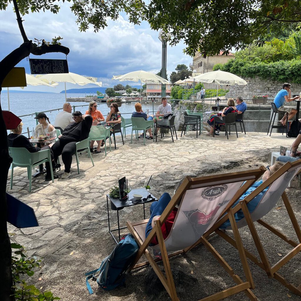 In den frühen Morgenstunden brannte eine Strandbar in Lovran nieder. 6 Kroatien Nachrichten Bild 4 2