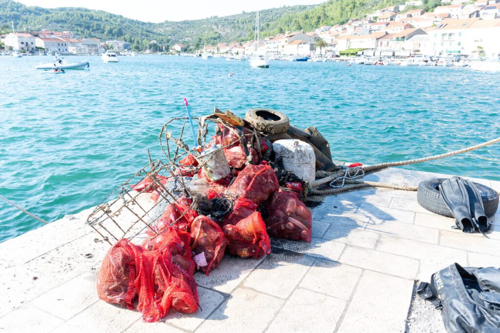 Taucher reinigen den Meeresgrund des Hafens in Vela Luka 6 Kroatien Nachrichten Bild 3 1